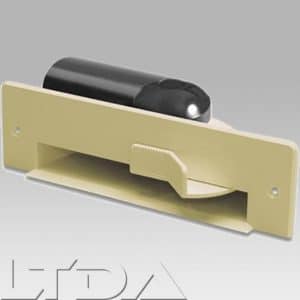 Ramasse miettes VACPAN pour plinthe sortie pivotante. amande